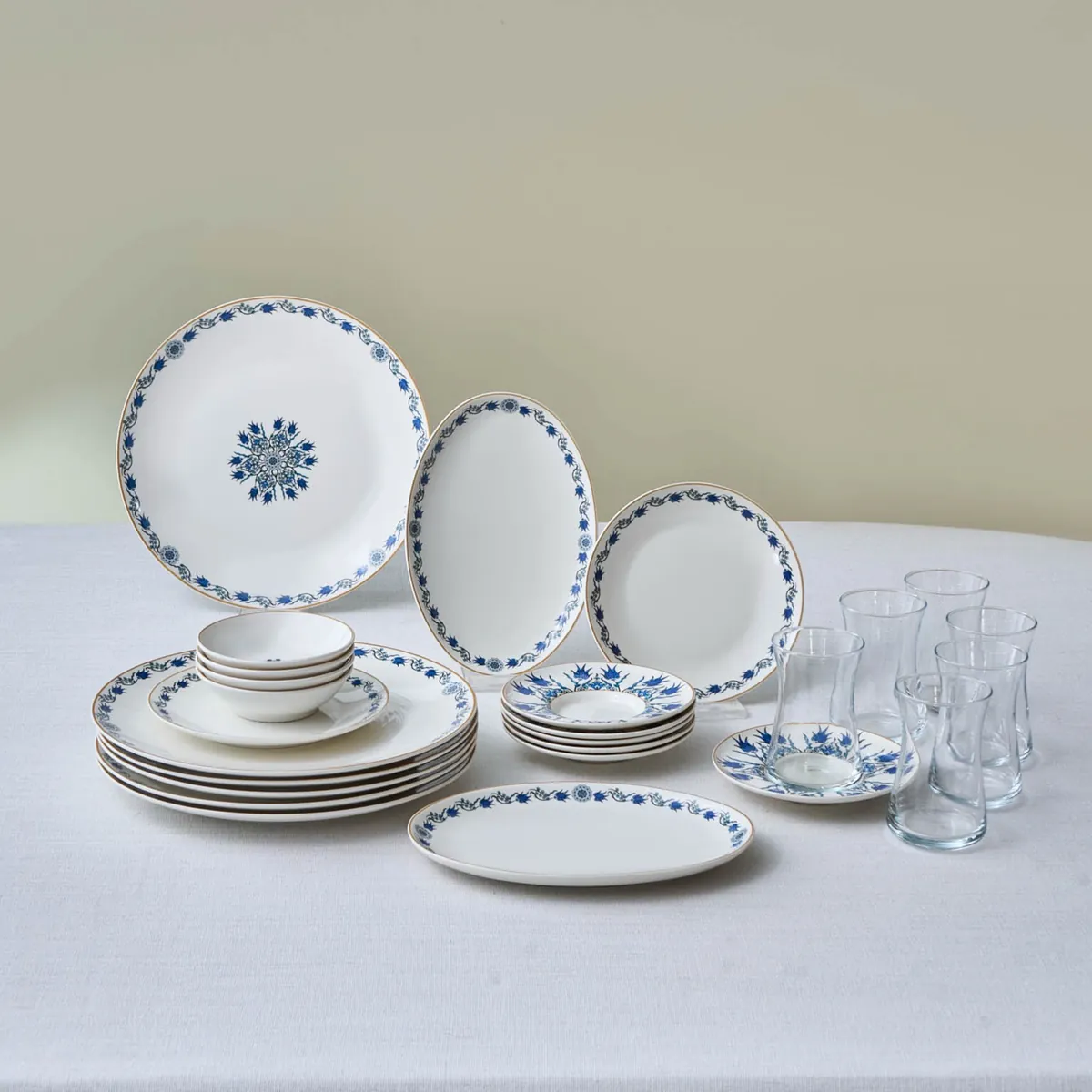 Karaca Bone China İznik 26-teiliges Servierset für 6 Personen, Mehrfarbig
