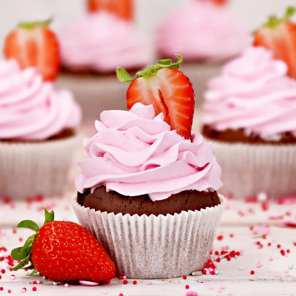 Fluffy Icing Cream Erdbeer 450g