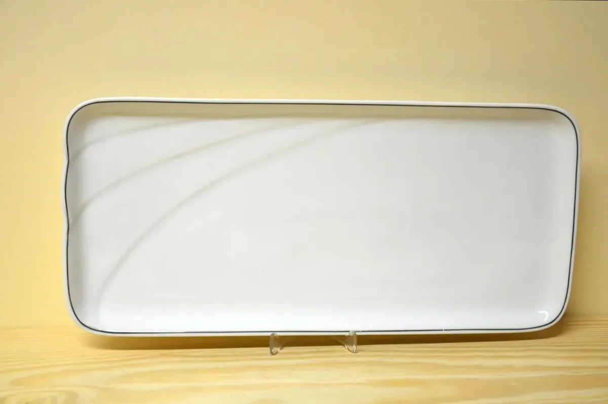 Hutschenreuther Maxim's de Paris weiss mit schwarzem Rand Kuchenplatte