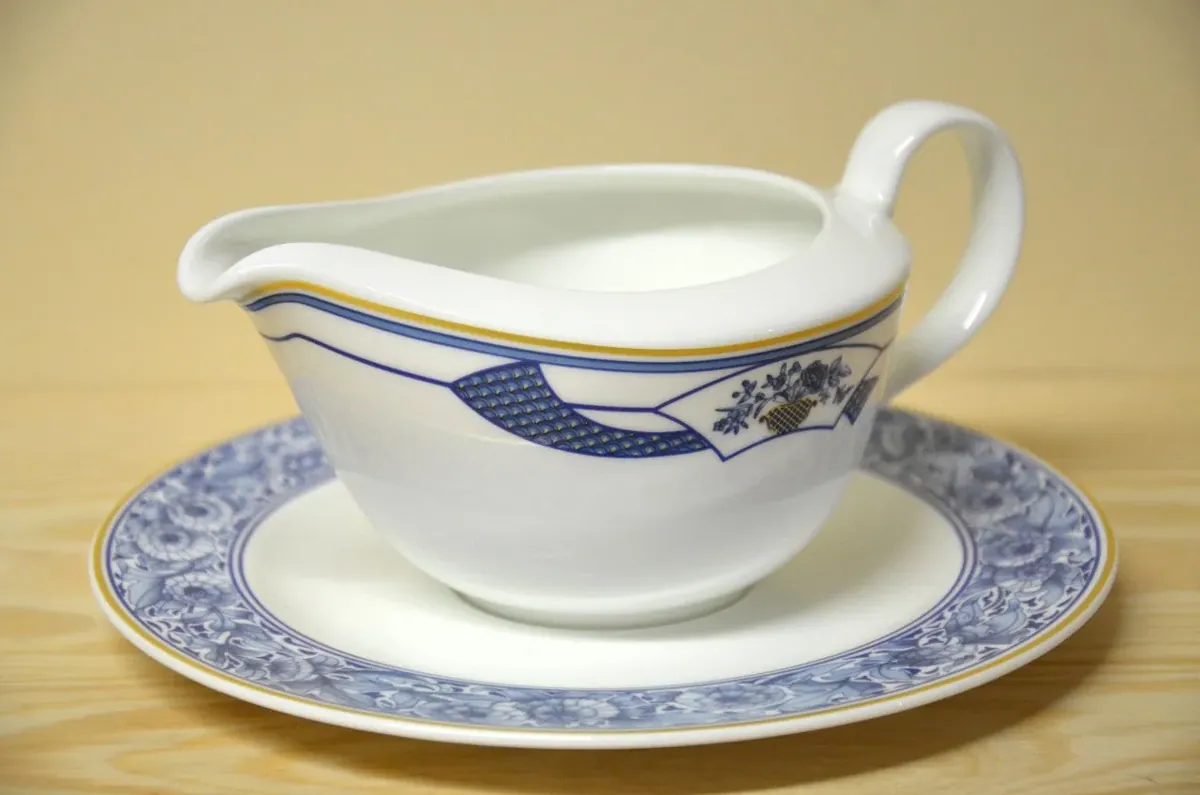 Hutschenreuther Kabuki Sauciere mit Untere
