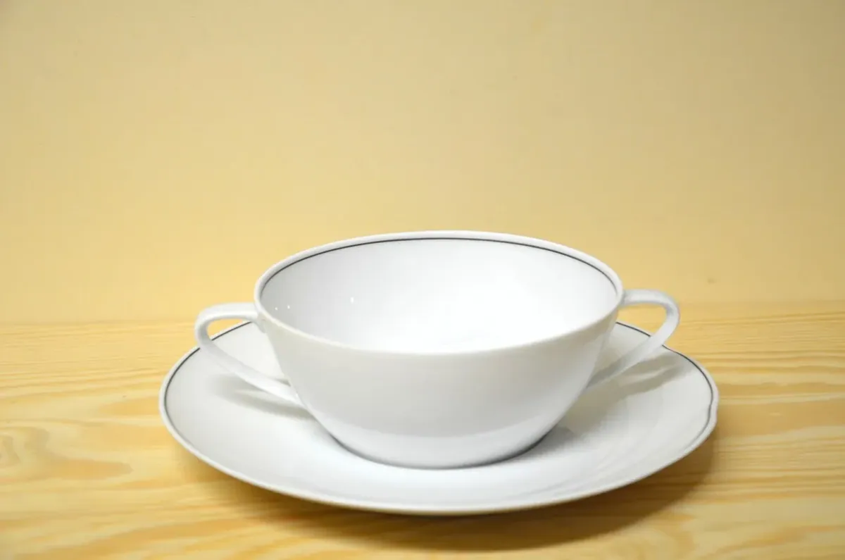 Hutschenreuther Maxim's de Paris Suppentasse mit Untere weiss mit schwarzem Rand