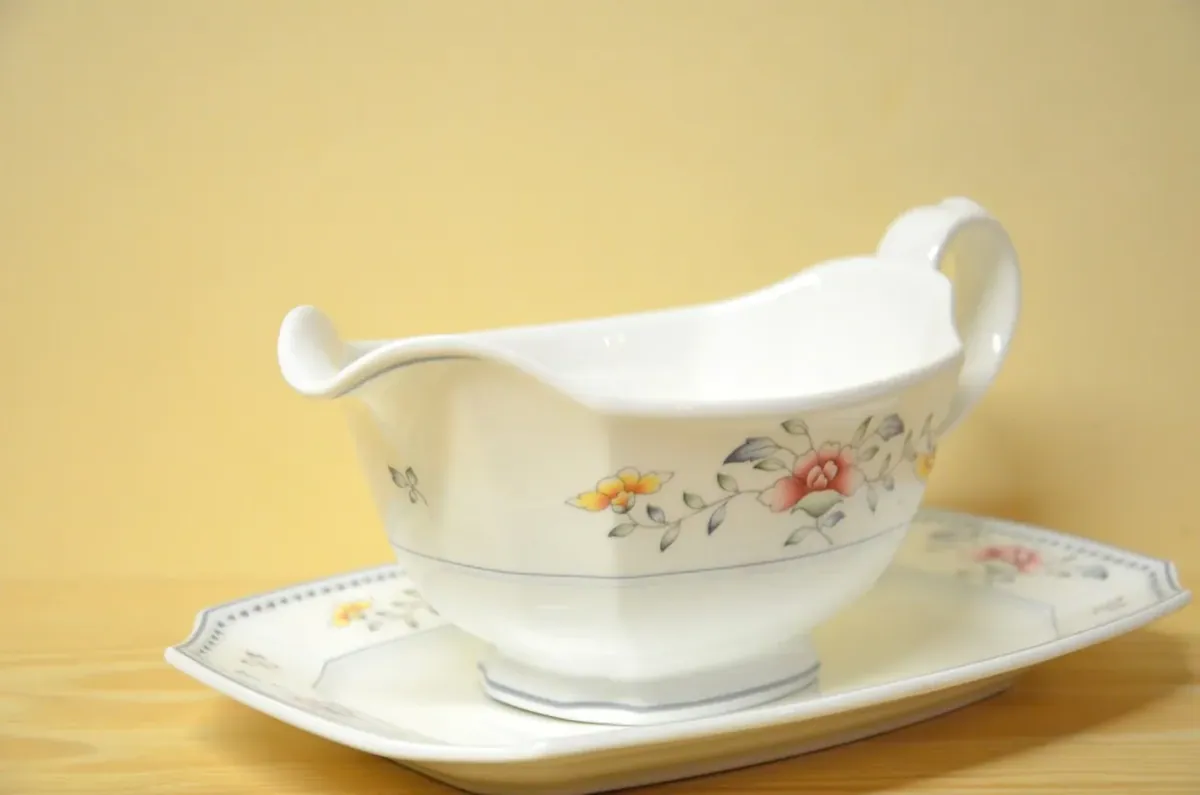 Villeroy & Boch Nanking Sauciere mit Untere