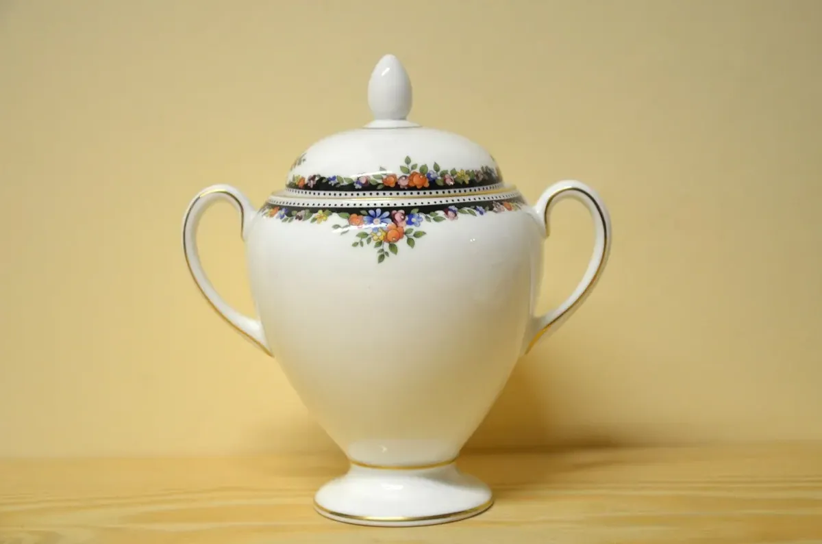 Wedgwood Osborne Zuckerdose hoch