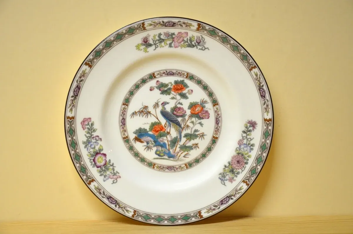 Wedgwood Kutani Crane Brotteller