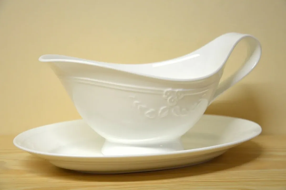 Villeroy & Boch Fiori weiss Sauciere mit Untere