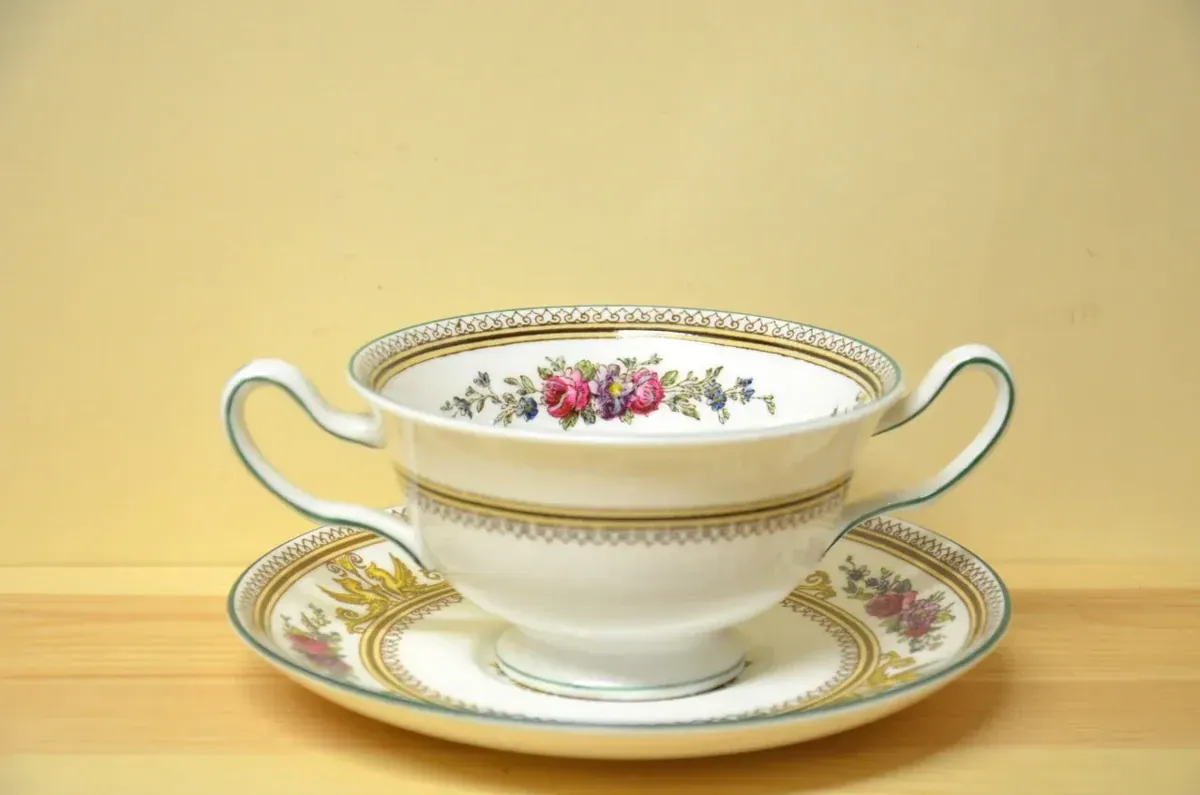 Wedgwood Columbia Suppentasse mit Untere