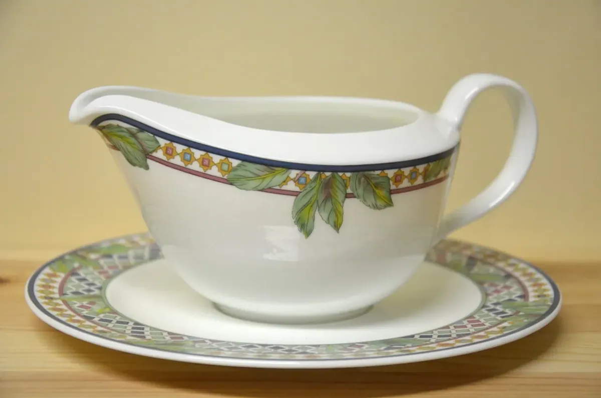 Hutschenreuther Concorde Hacienda (Hazienda) Sauciere mit Untere