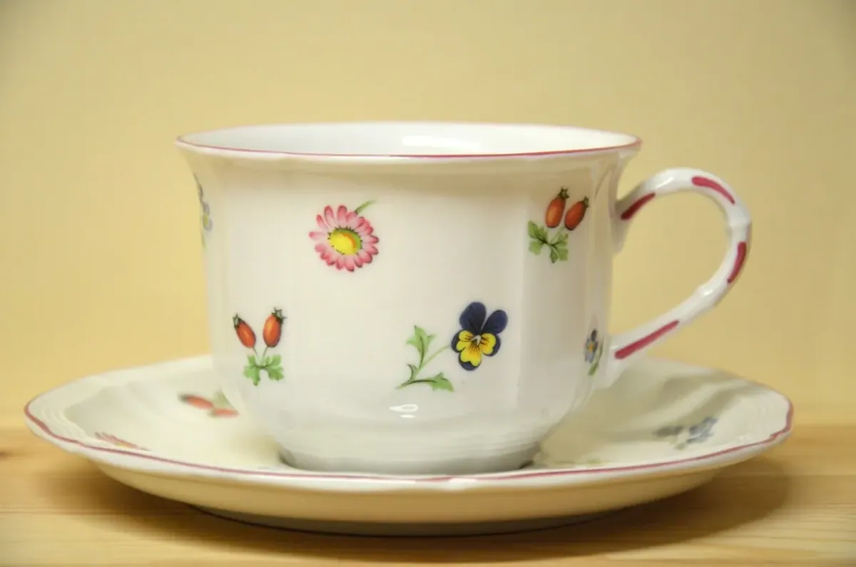 Villeroy & Boch Petite Fleur Jumbo / Cappuccinotasse mit Untere  NEU