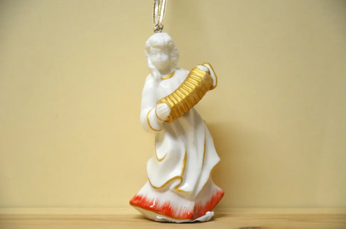 Villeroy & Boch Christmas Angels passend zur Nativity Story Figur Engel mit Zieharmonika zum Hängen   NEU