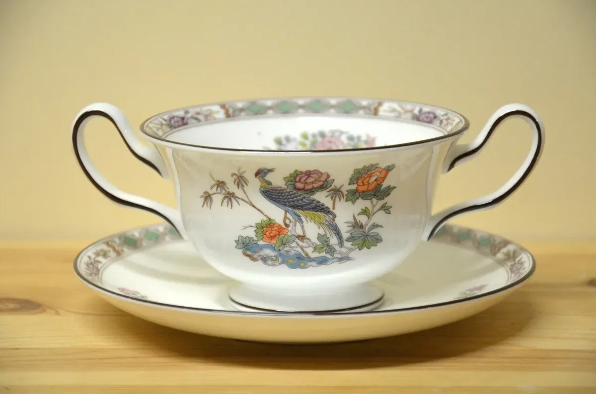 Wedgwood Kutani Crane Suppentasse mit Untere