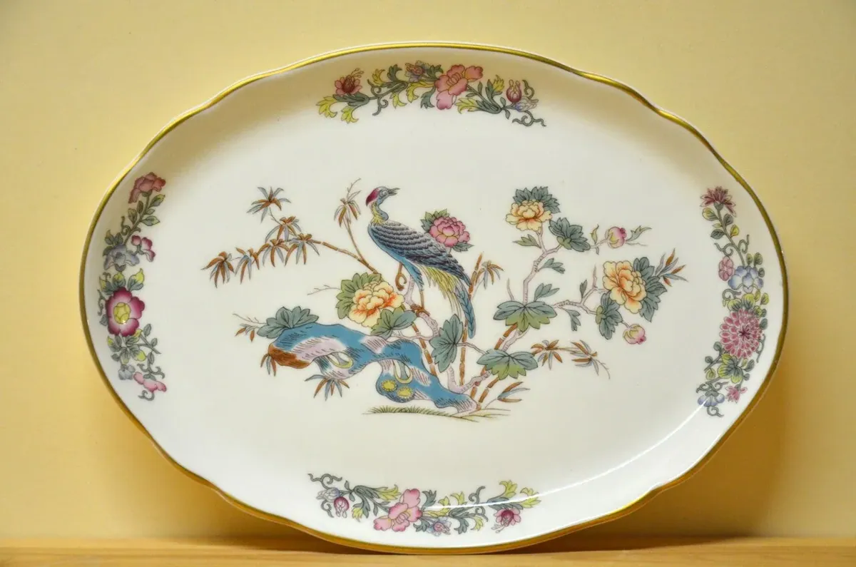 Wedgwood Kutani Crane Platte mit Goldrand