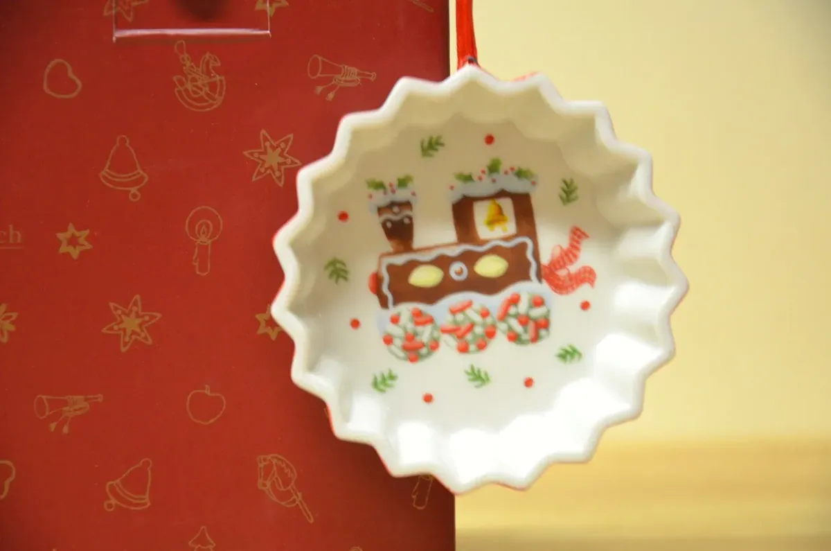 Villeroy & Boch Winter Bakery Decoration Anhänger Back / Kuchenform mit Lokomotive  NEU