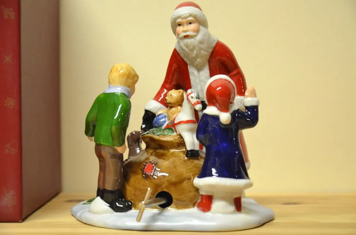 Villeroy & Boch Christmas Toys Szene Santa mit den Kindern mit (Spieluhr ) NEU