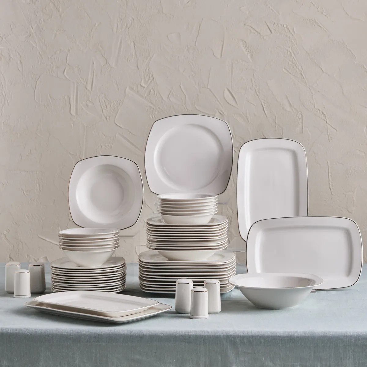 Karaca Timeless 59-teiliges Porzellan Halb-Quadratisches Dinner-Set für 12 Personen, Gold