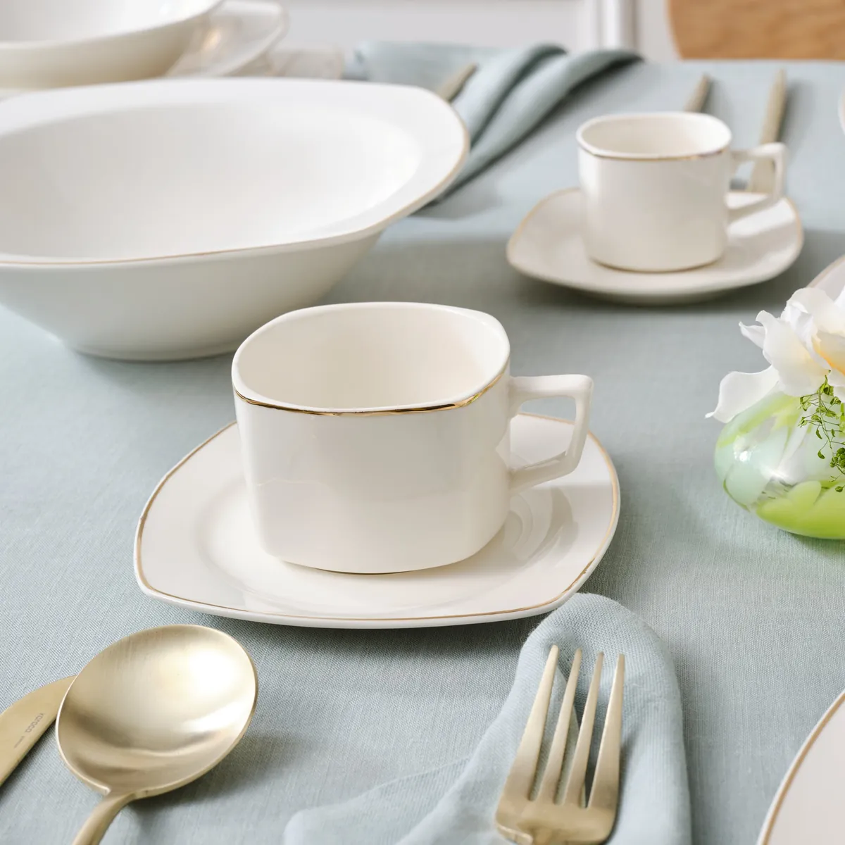 Karaca Timeless 25-teiliges Porzellan-Tee- und Kaffeetassen-Set, Gold