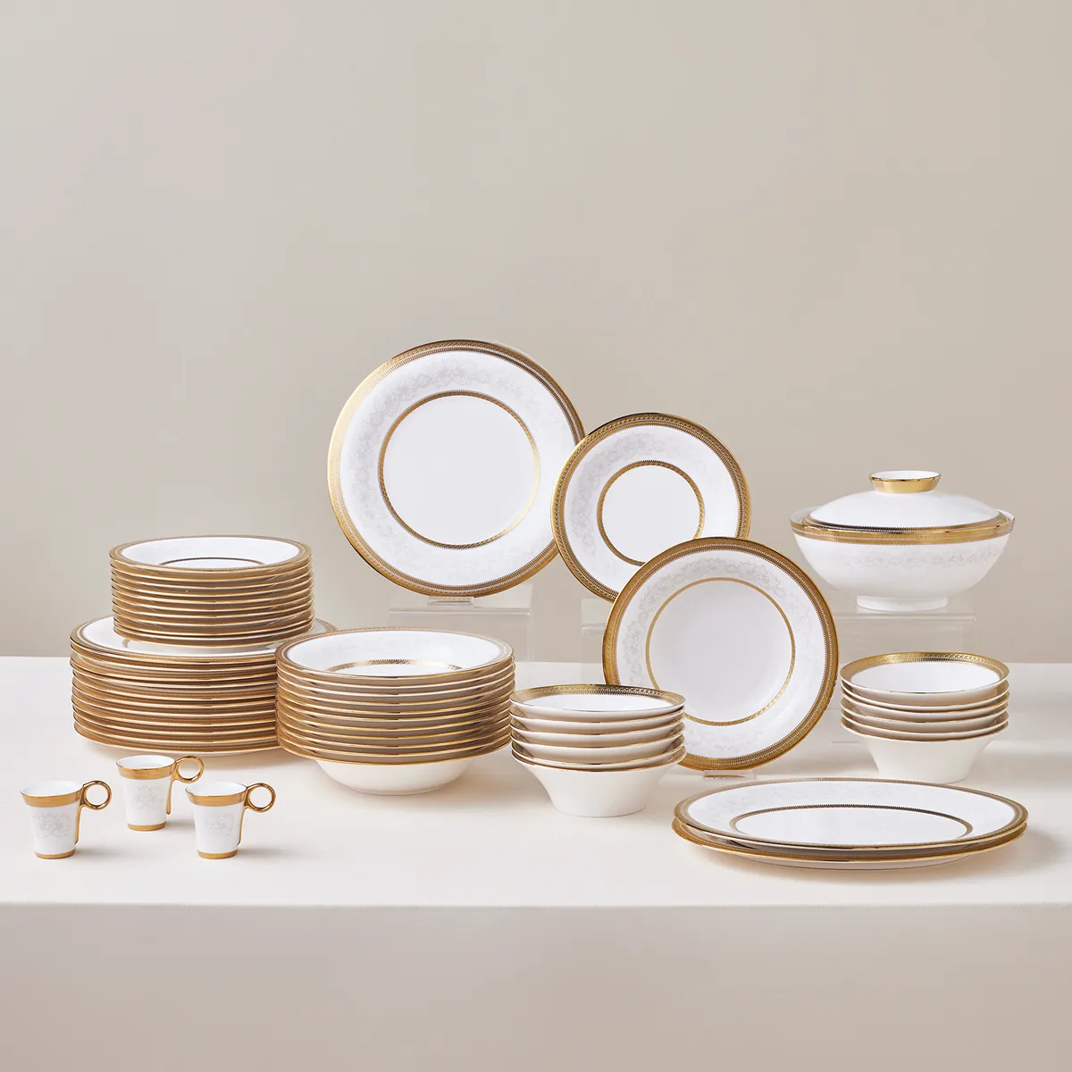 Karaca Royal Bone China Charlotte 55-teiliges Tafelservice für 12 Personen, Gold