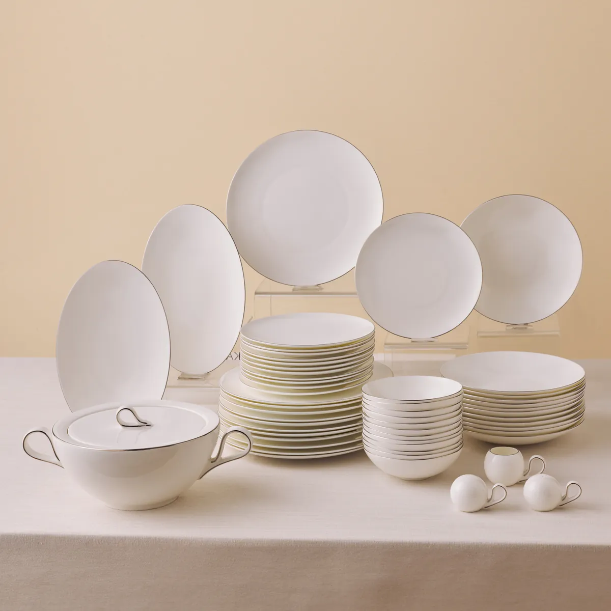 Karaca Fine Pearl Extra Chanak 55-teiliges Tafelservice für 12 Personen Platin
