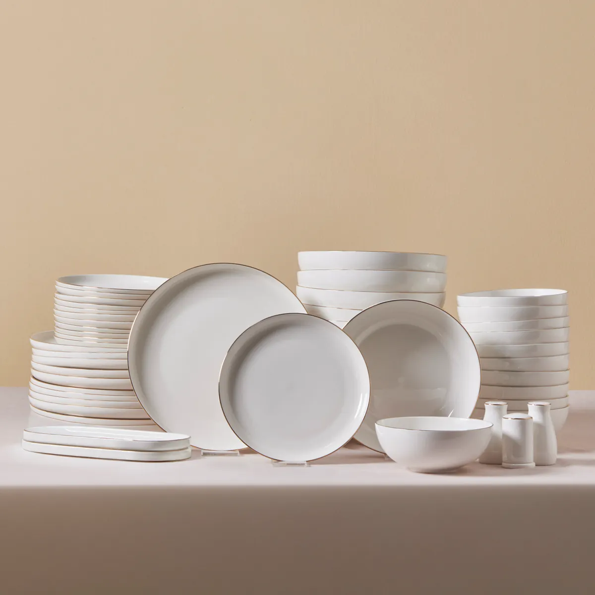 Karaca Stream Bone China Favaro 53-teiliges Tafelservice für 12 Personen, Gold