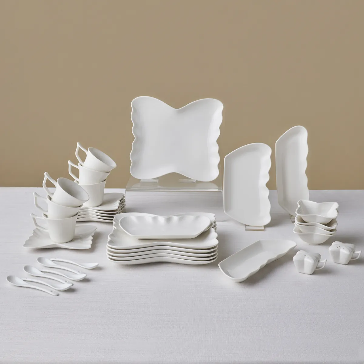 Karaca Stream Bone China Pieris 34-teiliges Servierset für 6 Personen, Weiß