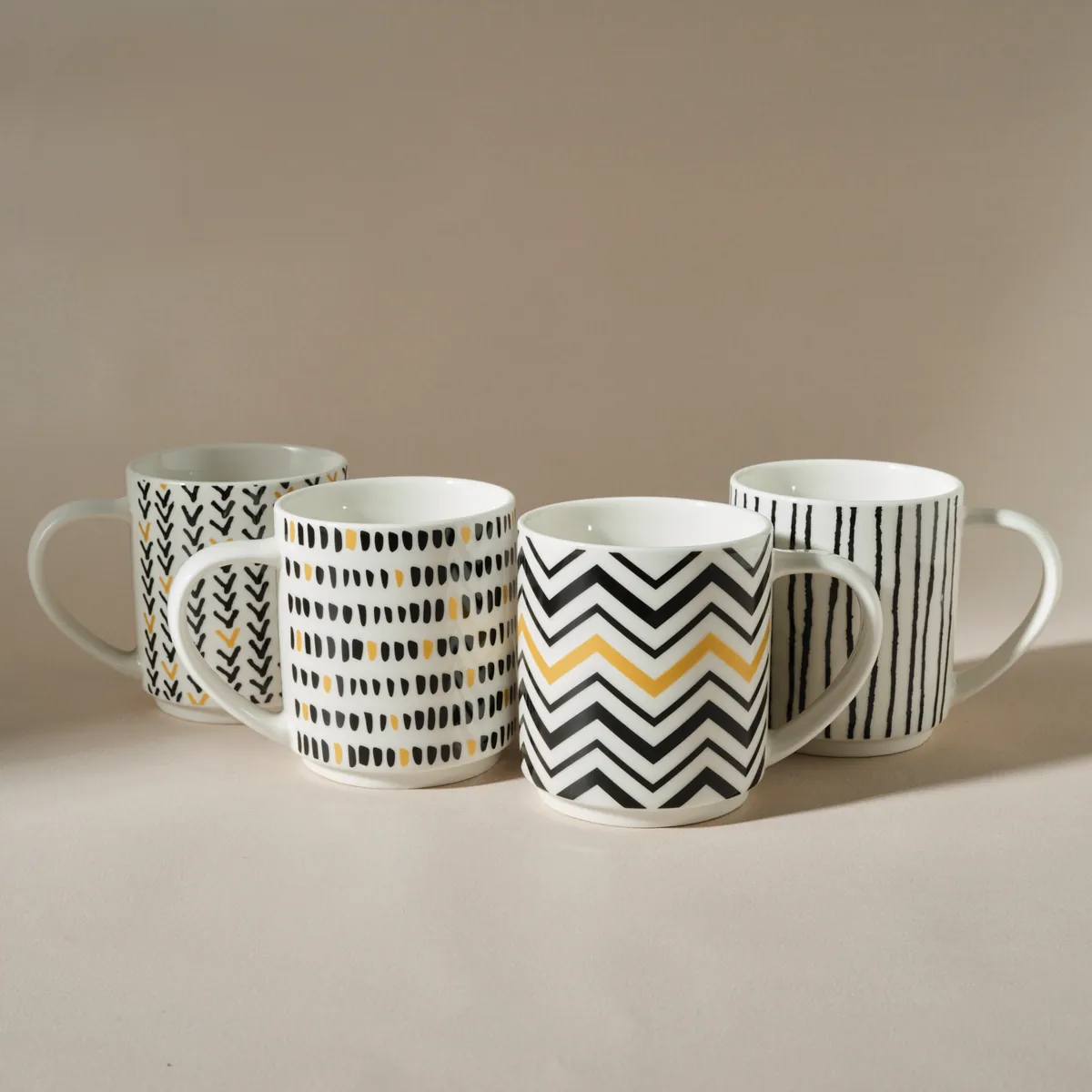 Karaca Nomar Kaffeebecher- Set mit Ständer, 5- teilig aus Porzellan