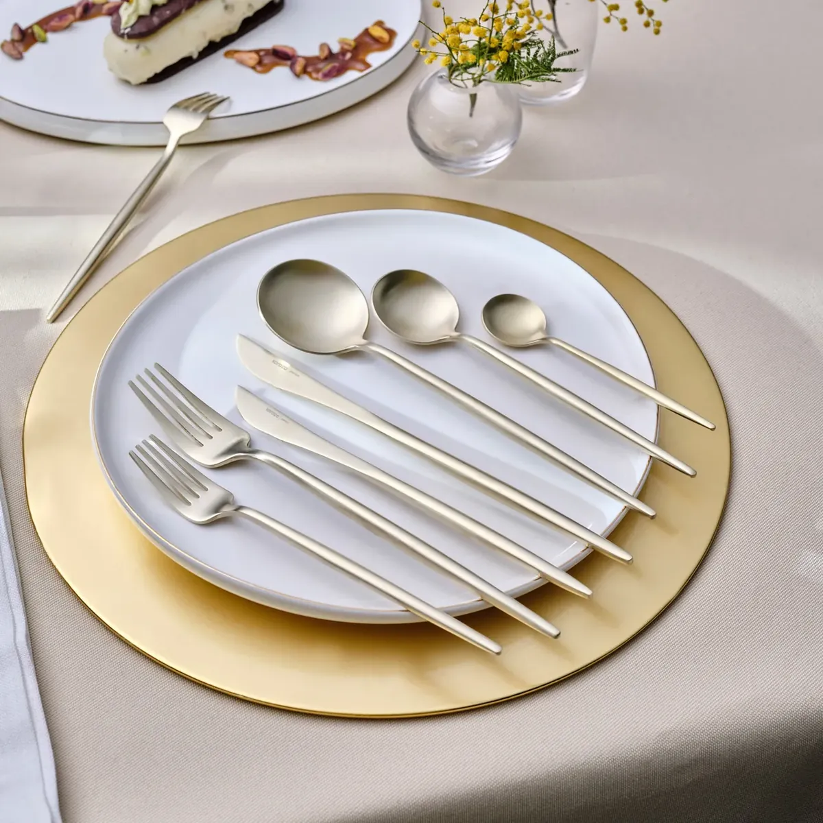 Karaca Jupiter Premium Boxed Cutlery Set Matte Champagne Gold für 12 Personen, 84 Teilig