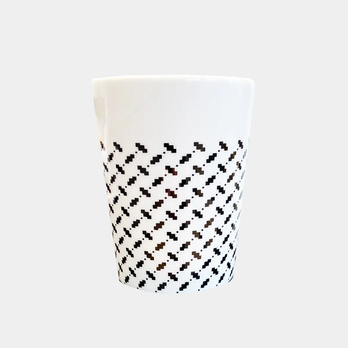 Becher, Pali black