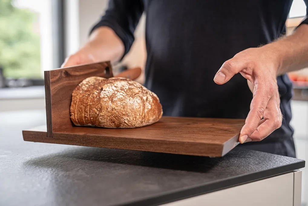 Das Edle-Das Original. Das Mühlenbrett.Gefertigt aus dunklem und harten Walnussholz.