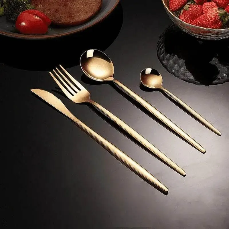Goldenes Besteckset 24-teilig aus Edelstahl | ELEGANT
