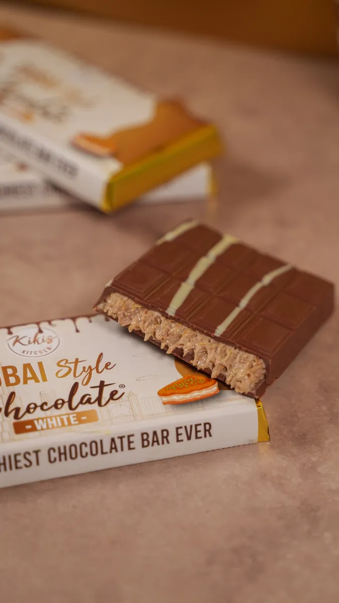 Kikis Dubai Style Chocolate - White Choco mit Knusperkugeln 🍫