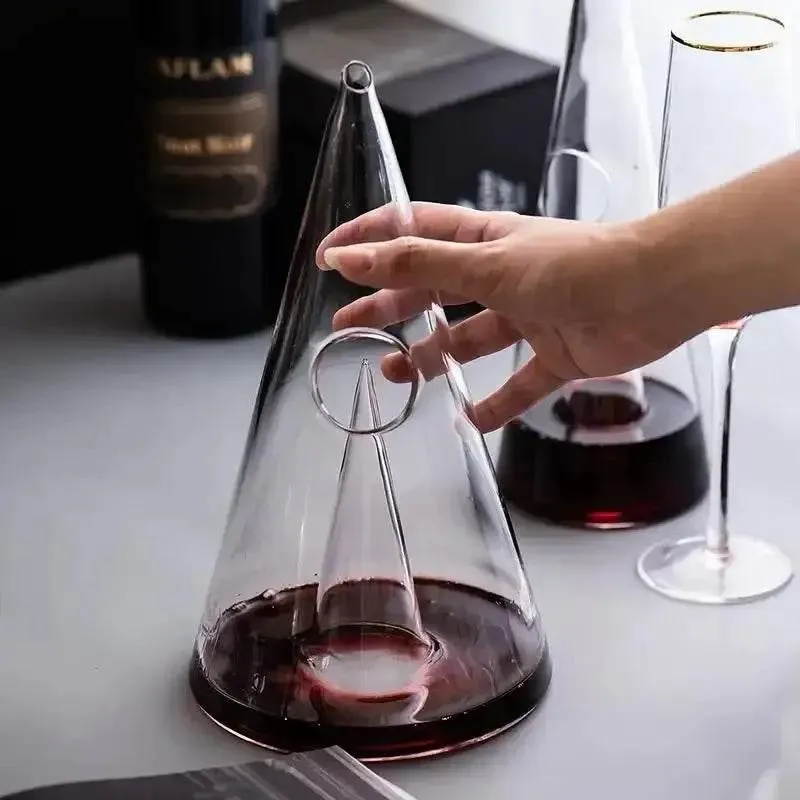 Handgefertigter Luxus Wein Dekanter PYRAMIDE (3 Größen)