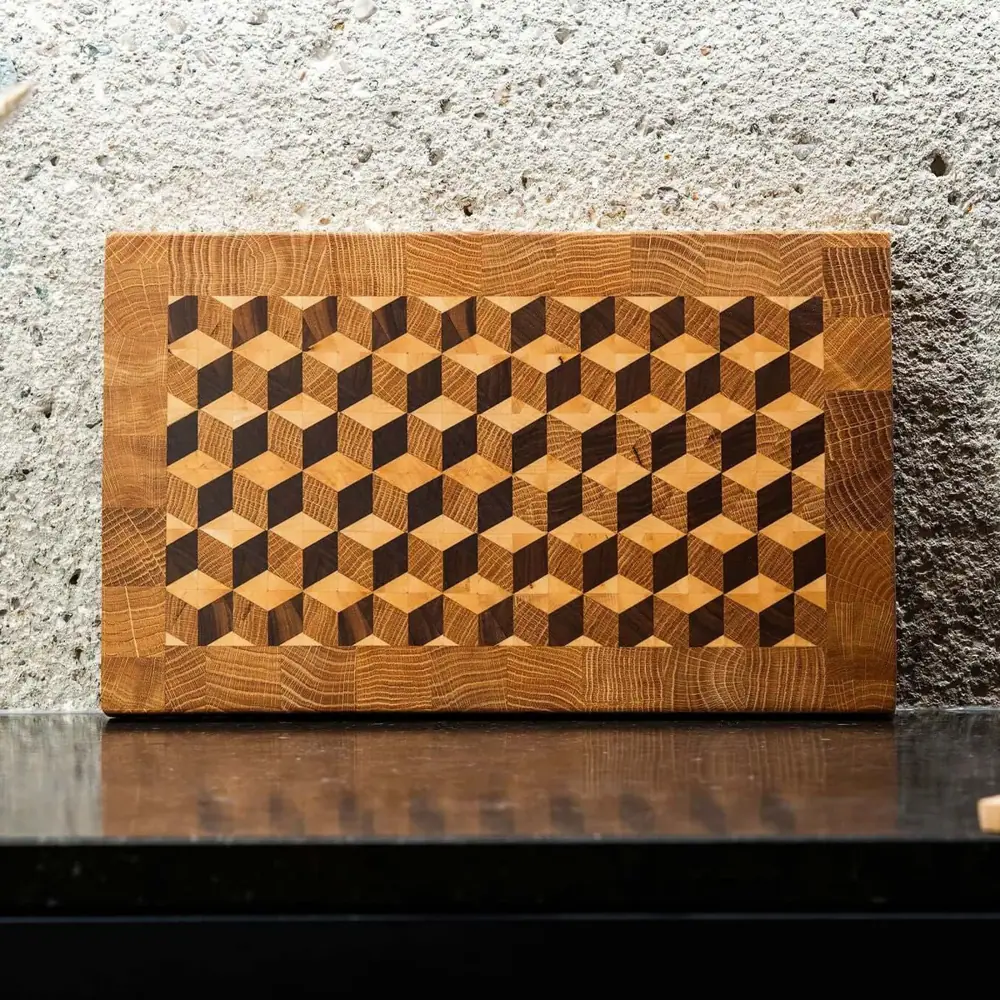 3D Würfel Stirnholzschneidebrett mit Eichen Rand