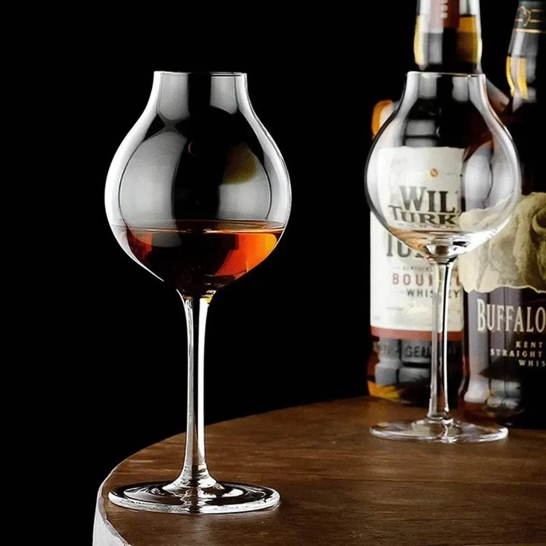 Professionelles Tulpen Whiskey Glas für Bartender und Genießer