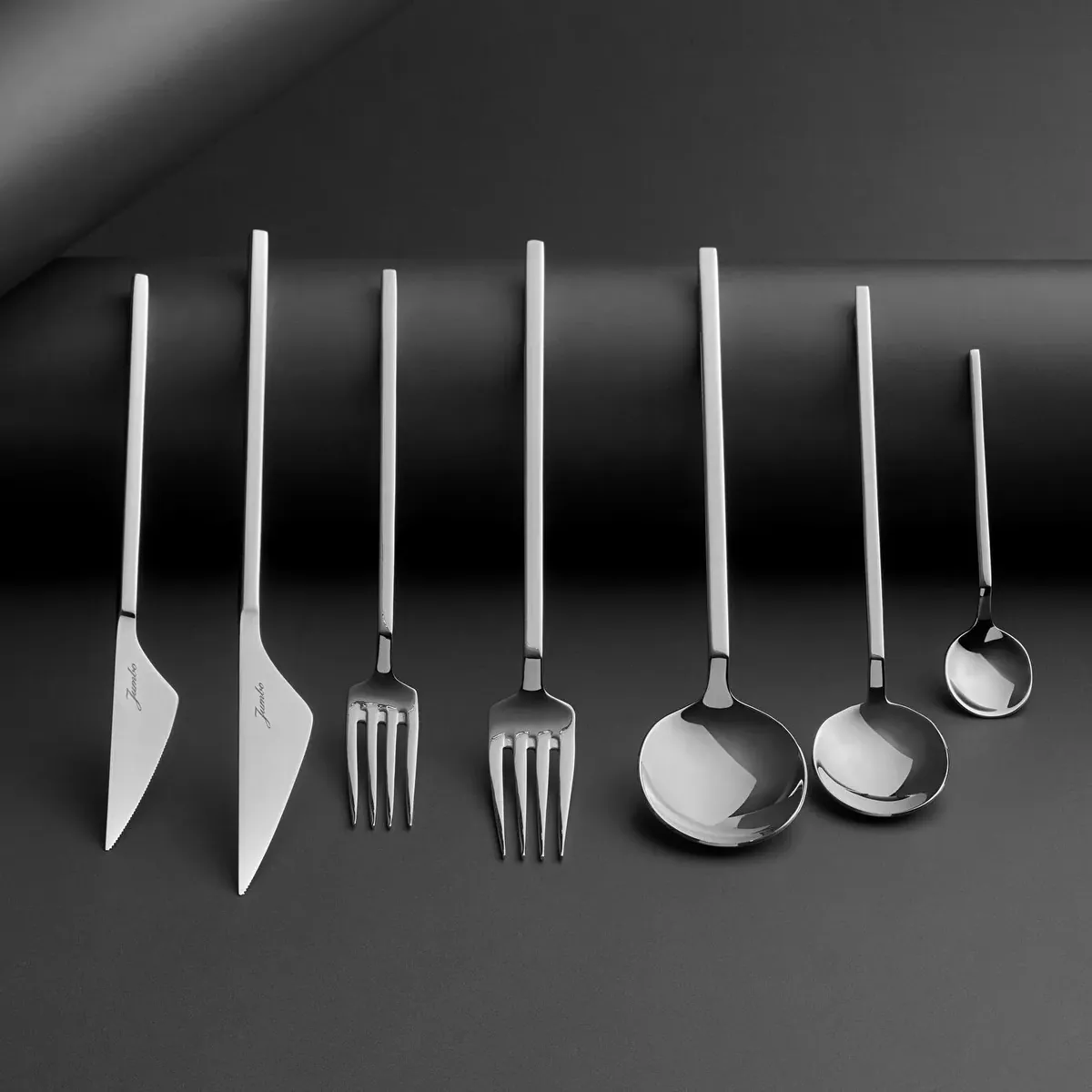 Jumbo 9100 84-teiliges Besteck-Set für 12 Personen mit Box